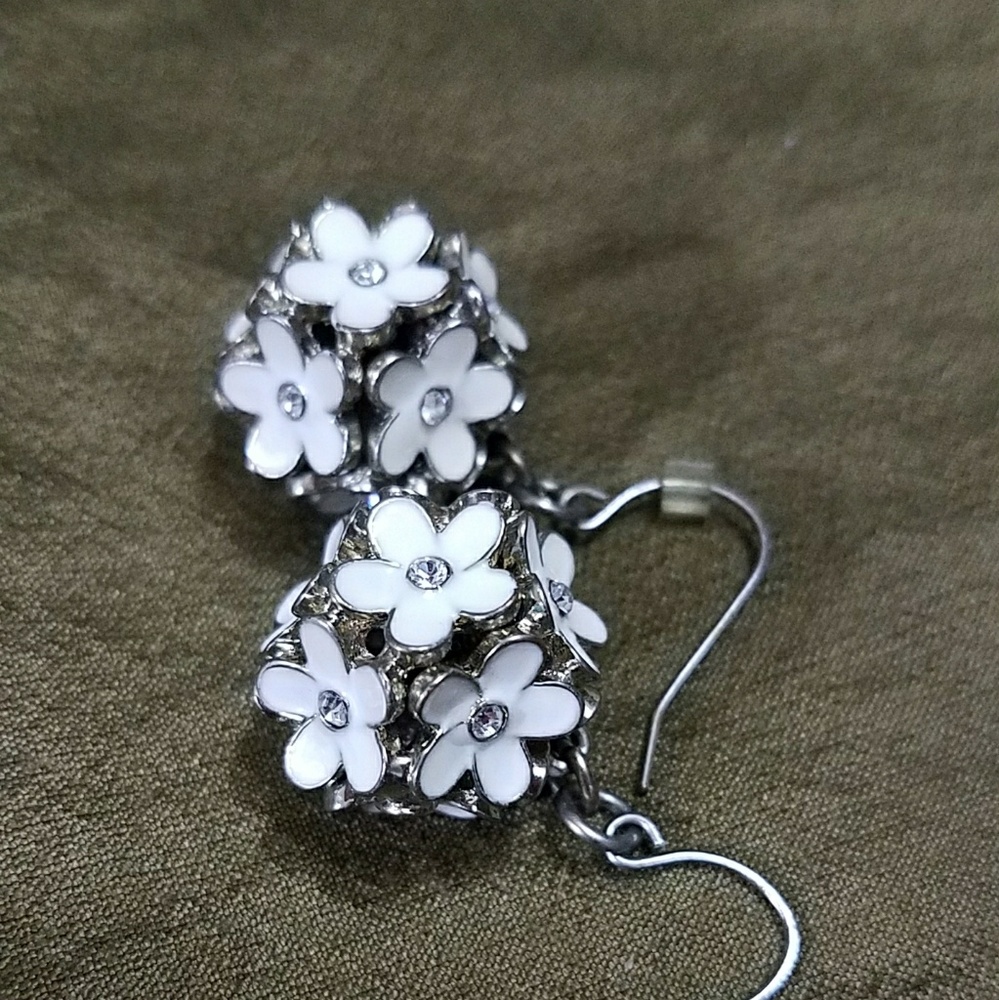 VINTAGE ENAMEL DAISEY EARRINGS*NFT*